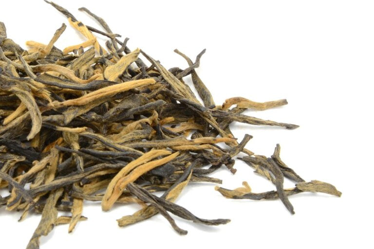 Authentic Chinese Dian Hong Song Zhen black tea brewed Gongfu style